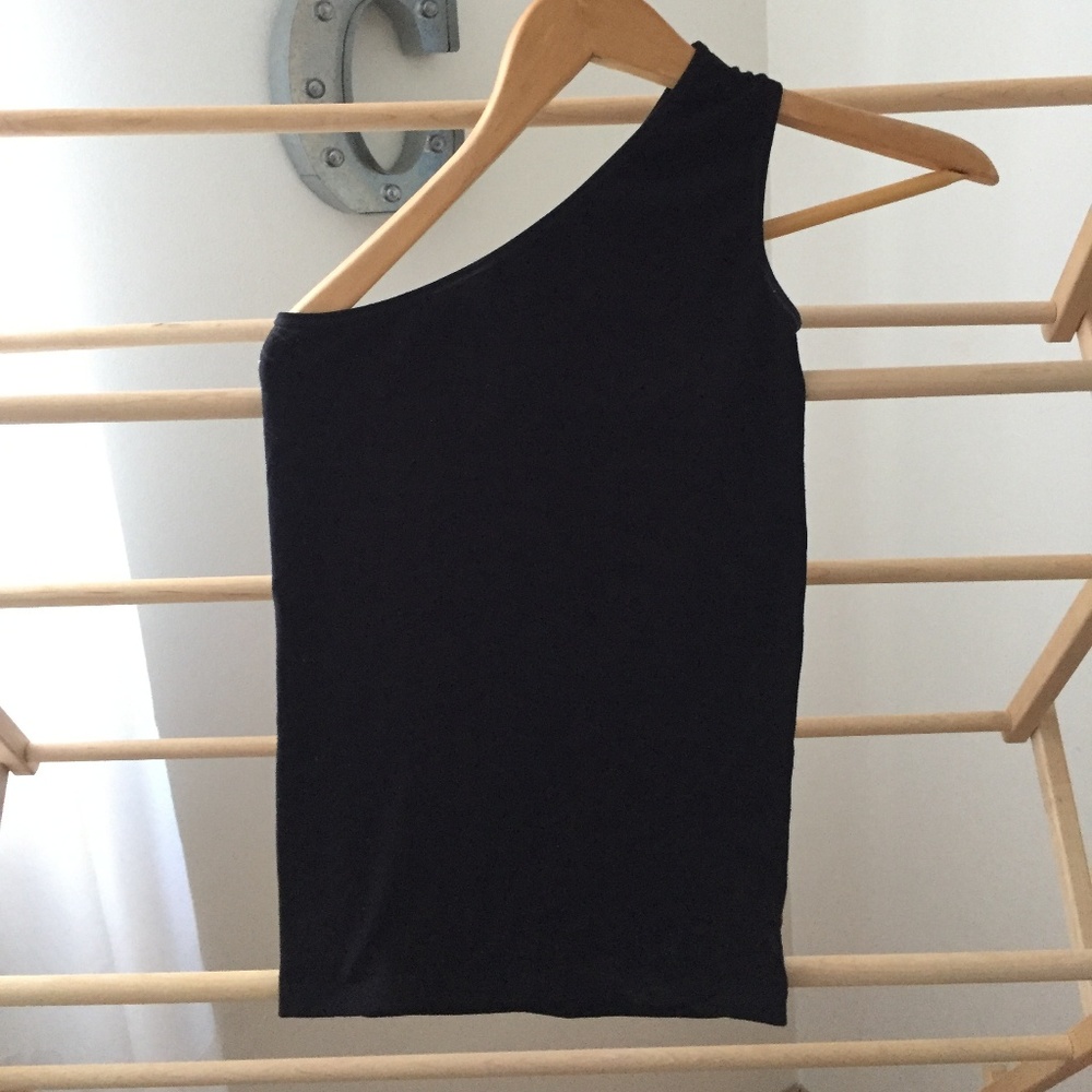 One shoulder top